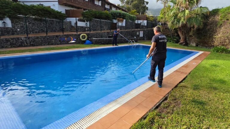 Mantenimiento de piscinas en Tenerife: cómo mantener el agua limpia y segura