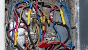 Cambiar instalación eléctrica casa antigua en Tenerife